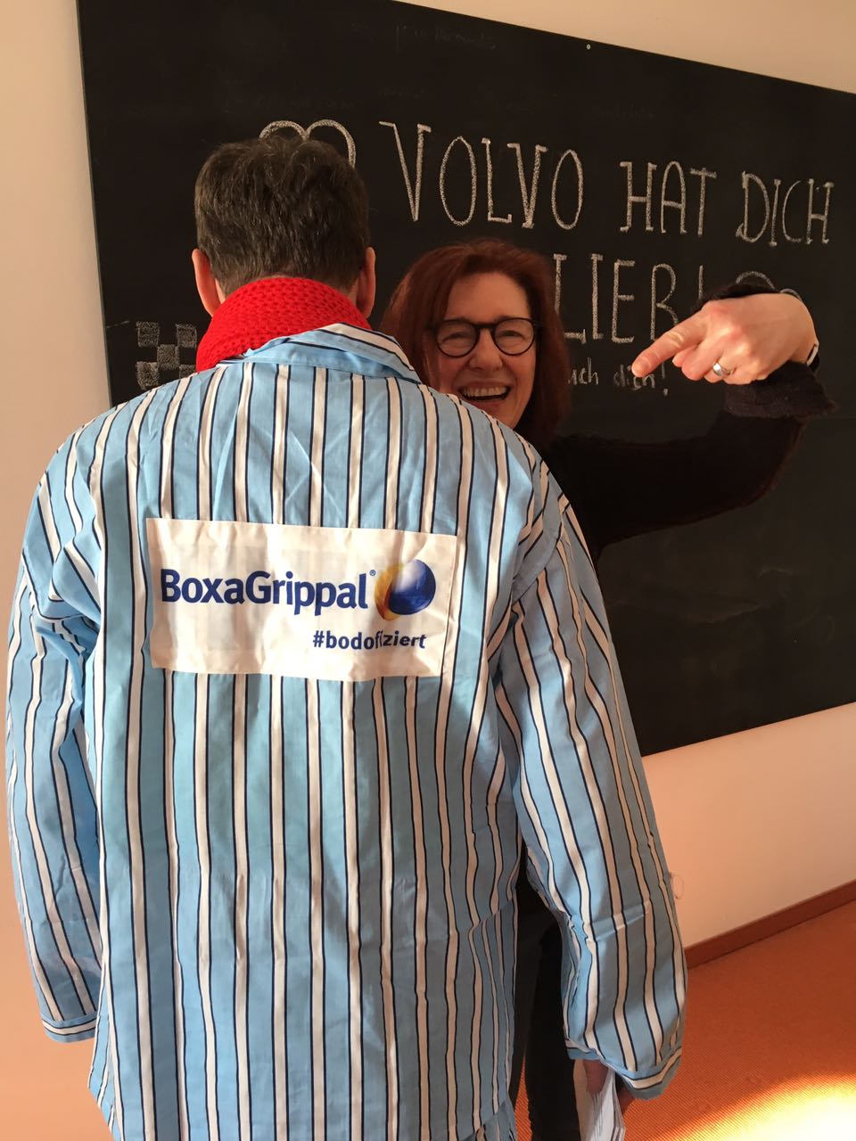 BoxaGrippal-Kostüm mit Aufschrift bodofiziert